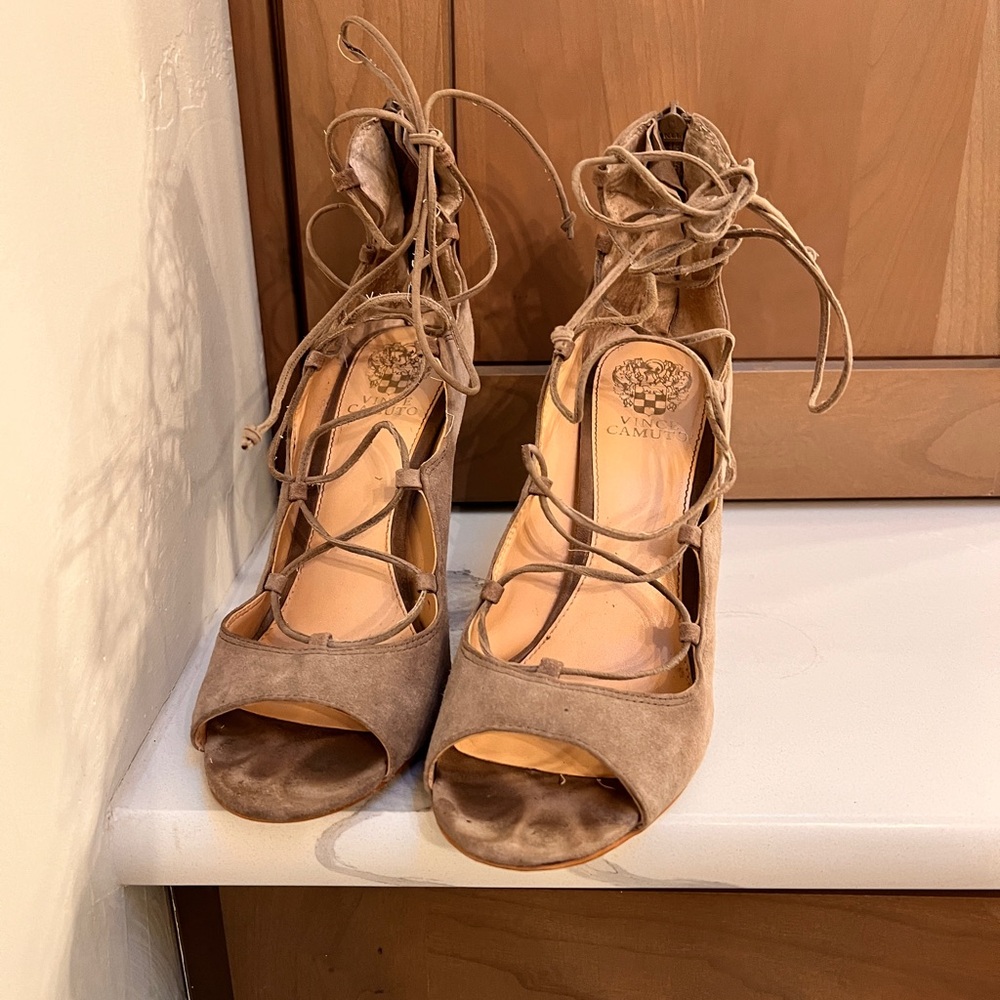 Vince Camuto size 10 strappy suede heels